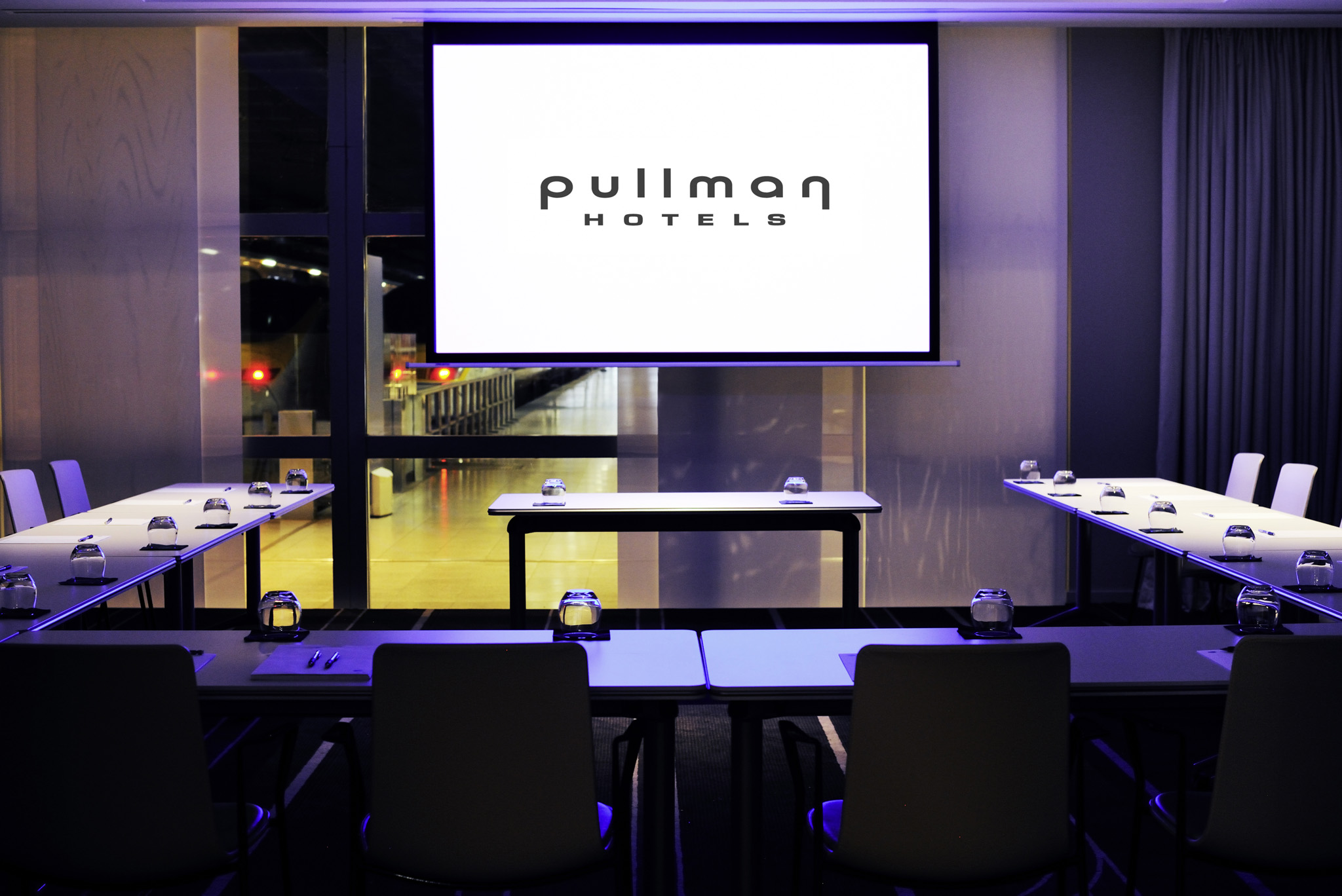 AVEX Pullman Hotel