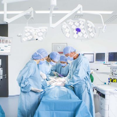 Concentrating surgeons performing operation in operating room --- Image by © Ian Lishman/Juice Images/Corbis