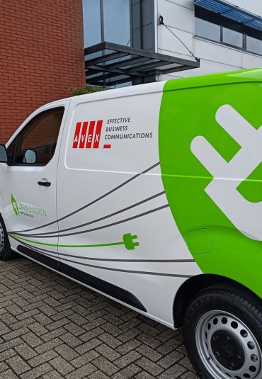 Eerste 100% elektrische bedrijfswagen voor AVEX de weg op