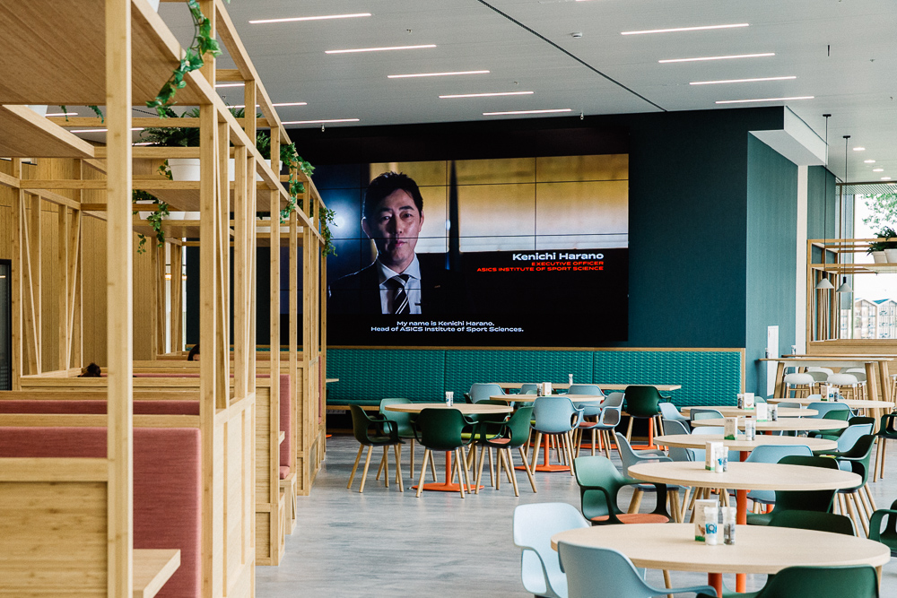 videowall bedrijfsrestaurant Asics 2