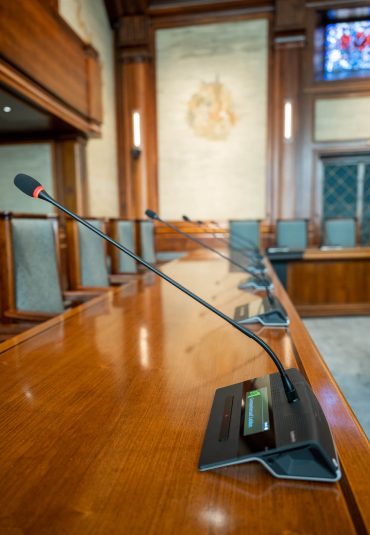 Renewed installation in historic council chamber Leiden