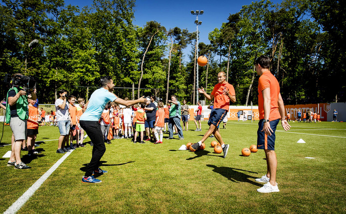 KNVB Oranje Fandag 2017 selfie balletje hooghouden