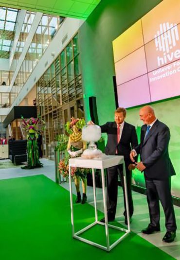 Koning Willem-Alexander opent het Unilever Foods Innovation Centre