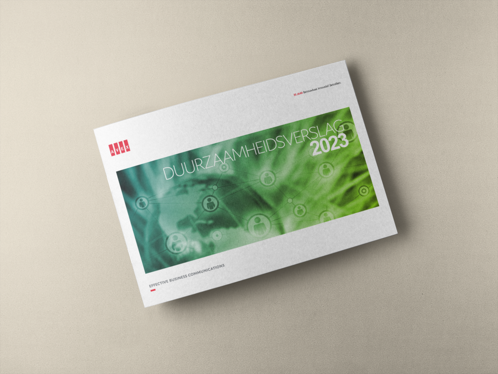 closed-booklet-mockup-lying-on-a-solid-color-surface-a15097 Brochure mock up - hybride meeten met AVEX