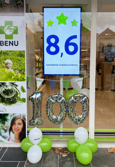 AVEX richt 100ste BENU Apotheek in met digitale schermen