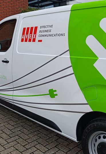 Eerste 100% elektrische bedrijfswagen voor AVEX de weg op